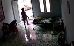 Lẻn vào cuỗm điện thoại bị chủ nhà đuổi theo bắt sống